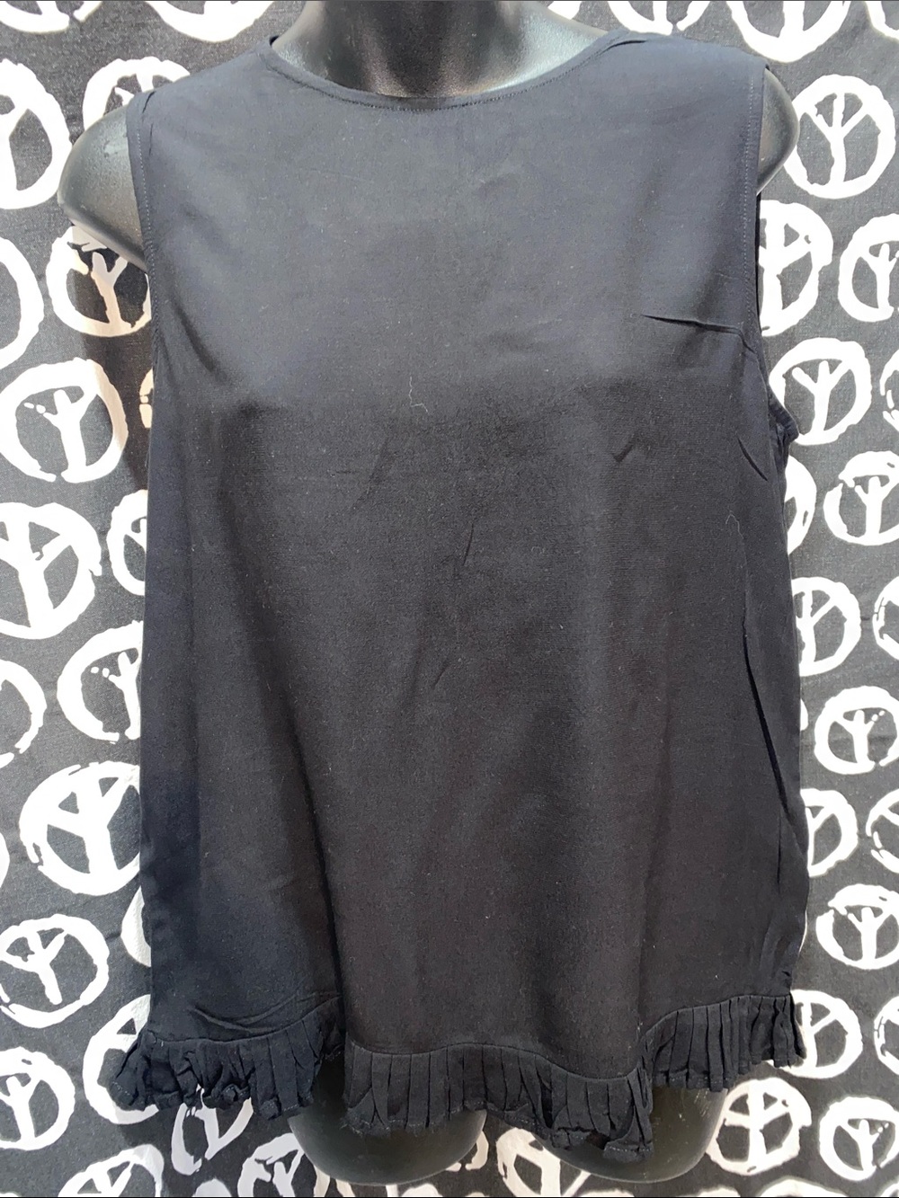 ZARA BLACK PLEATED HEM TANK REAR KEYHOLE CLOSURE W/LATCH SZ M